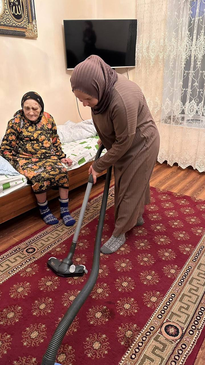 Оказание социально- бытовых услуг подопечной.